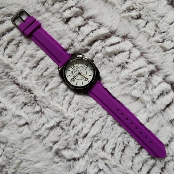 💗5/$25💗 Gossip Quartz Wristwatch Purple Silicone Band - Picture 2 of 8